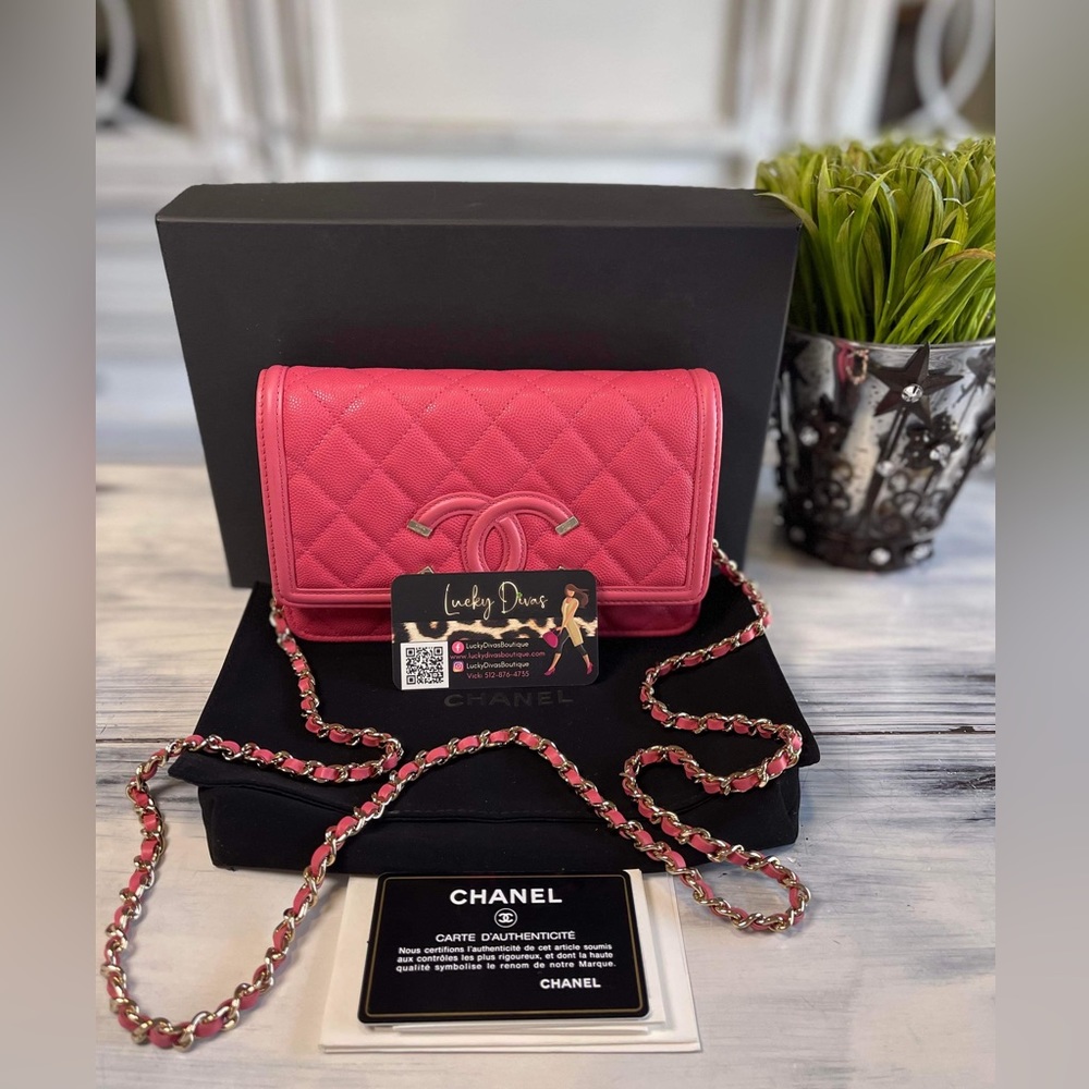‼️SOLD‼️🍀💁🏽‍♀️ Chanel Filigree Wallet on Chain Quilted Caviar  - Coral/Salmon